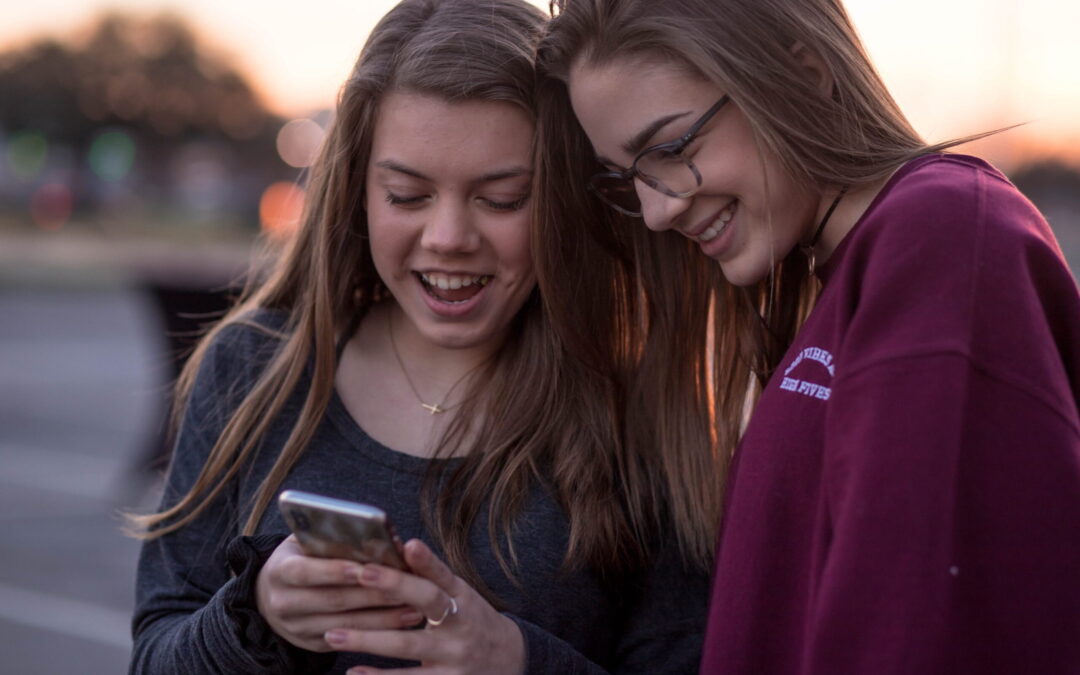 Setting up Social Media Safely: A Crash Course for Parents of Tween Girls